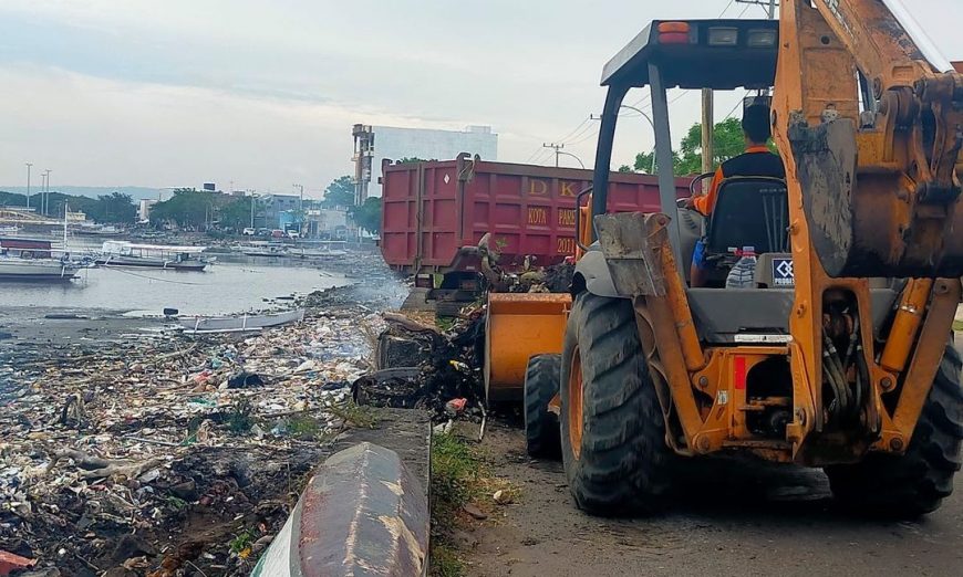 Wali Kota Parepare Apresiasi Petugas Kebersihan Tetap Aktif Saat Puasa